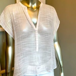 White gauze v-neck top by Broshu Walker